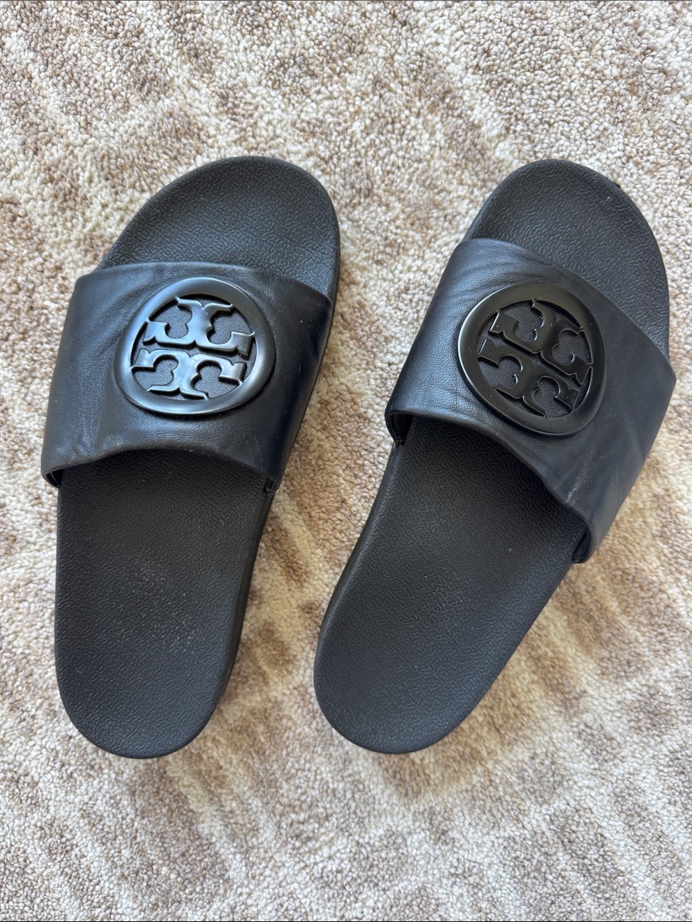 Tory Burch Lina Logo Leather Pool Slide Sandals 8 woman’s slides sold out/ HTF!